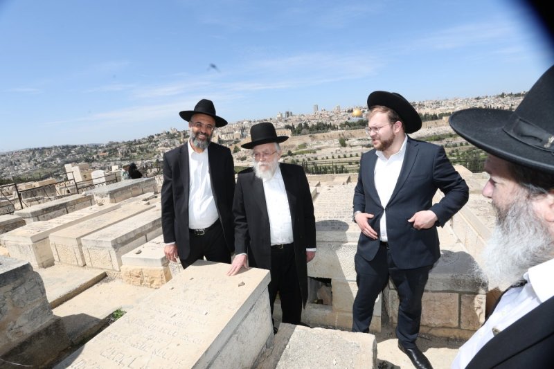 צבי בלום
