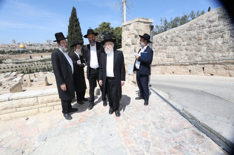 צבי בלום