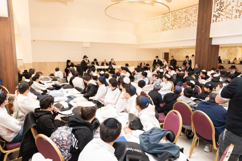 באדיבות המצלם