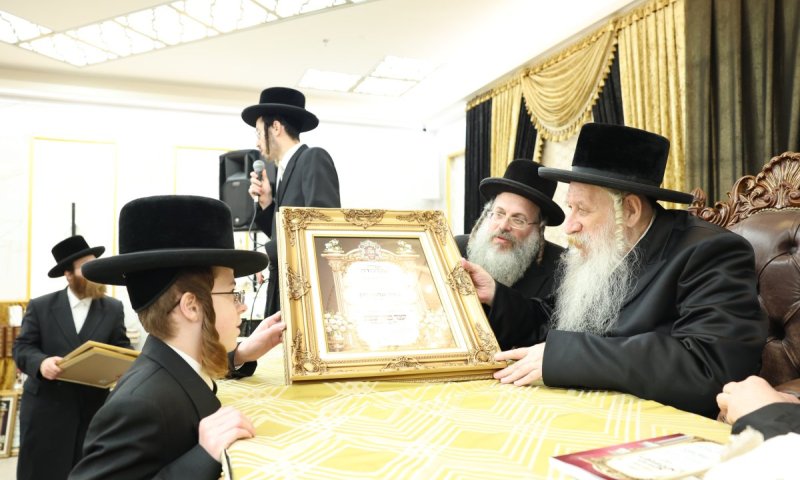 מעמד &lsquo;תפארת ידיעת התורה&rsquo; בישיבה לצעירים בני עליה טשארנאביל