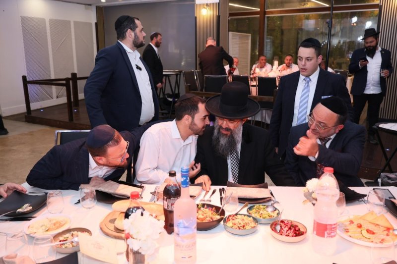 באדיבות המצלם