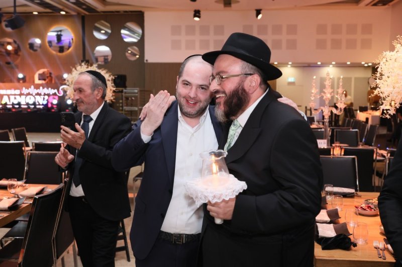 באדיבות המצלם