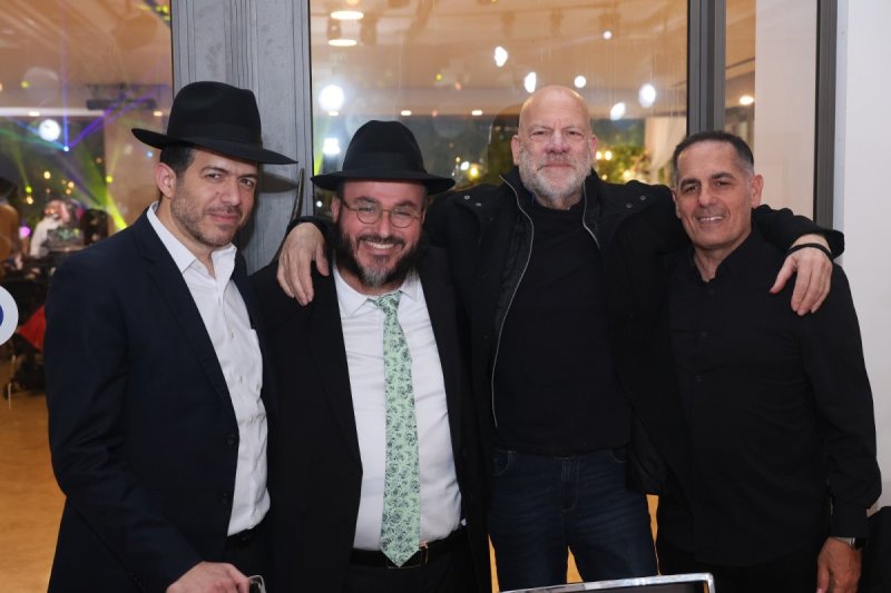 באדיבות המצלם