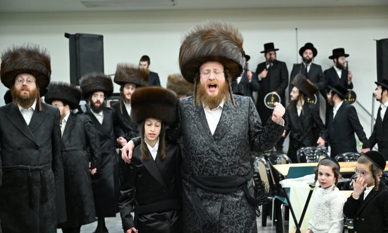 בית שמש חגגה בשמחת בר המצווה לבן האדמו"ר מספינקא