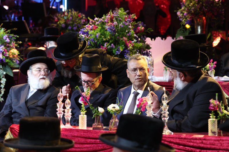 אנשיל בעק ויעקב נחומי