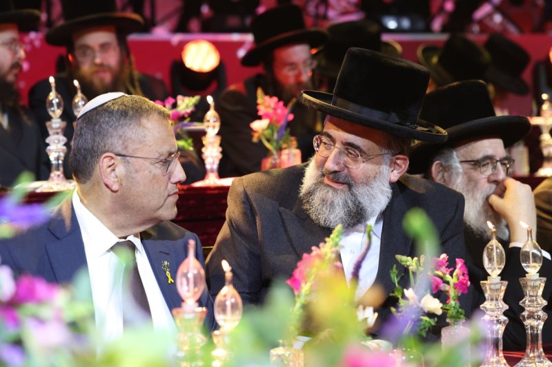 אנשיל בעק ויעקב נחומי