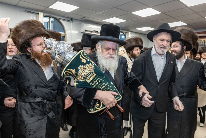באדיבות המצלם