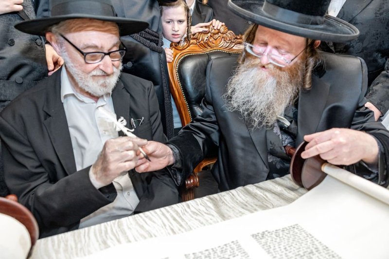 באדיבות המצלם
