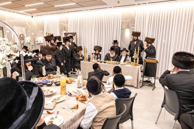 באדיבות המצלם