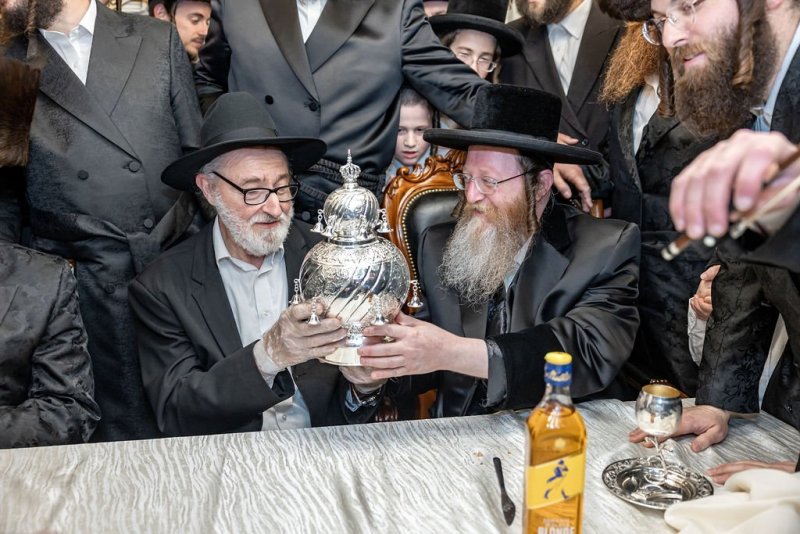 באדיבות המצלם