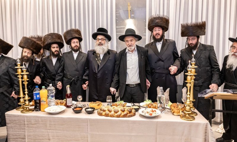 מעמד מפואר בבית שמש: ספר התורה הוכנס לביהמ"ד ויז'ניץ