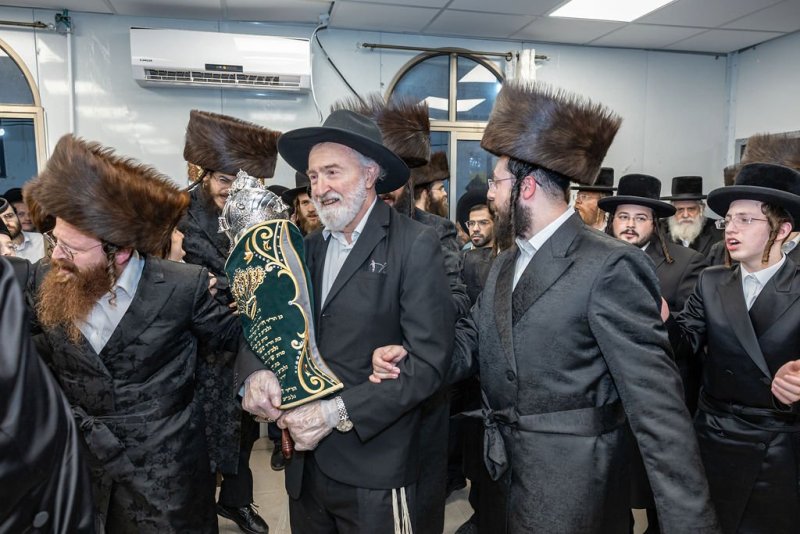 באדיבות המצלם