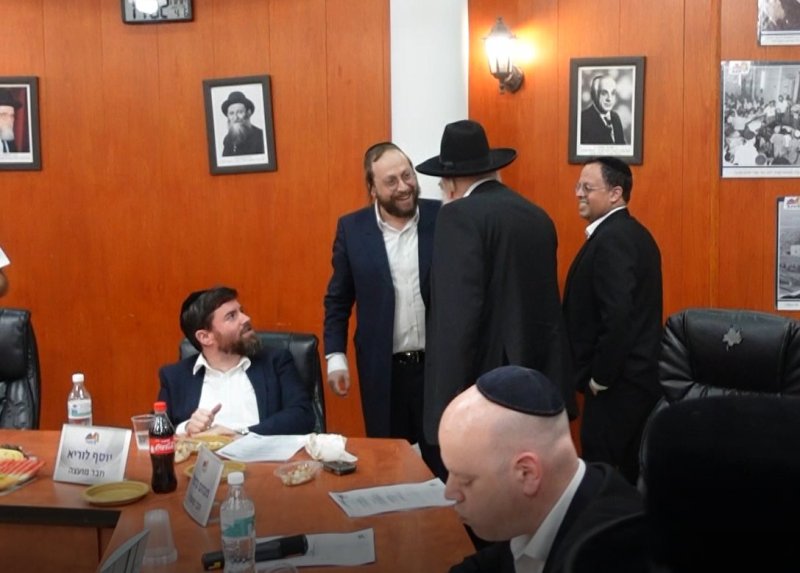 באדיבות המצלם