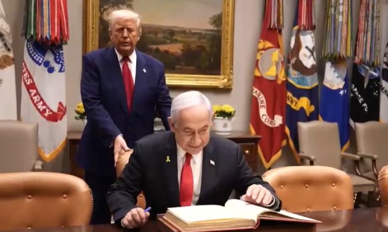 טראמפ העמיד פני מתנגד &ndash; ובחשאי שיתף פעולה עם התקיפה באיראן