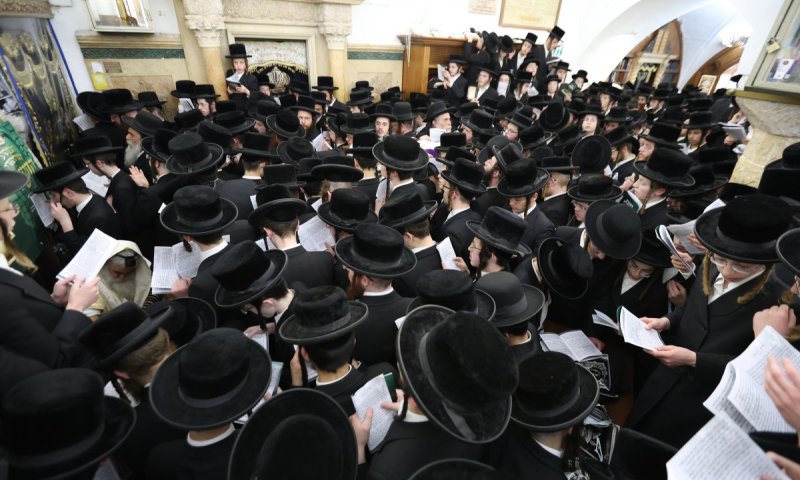 כהכנה לפסח: בחורי באיאן כבשו את מירון עם בן האדמו"ר