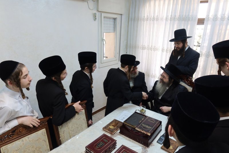 מ. אונגר
