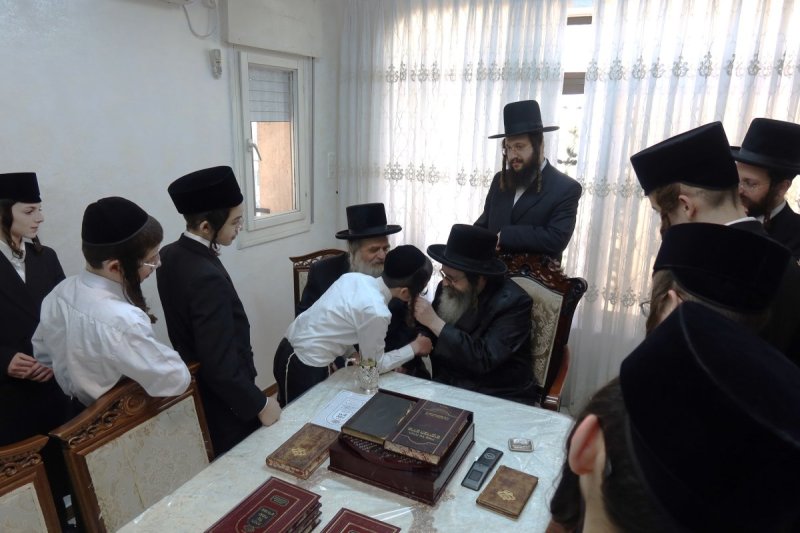 מ. אונגר
