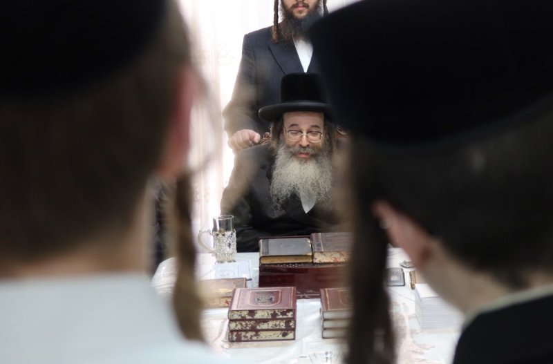 מ. אונגר