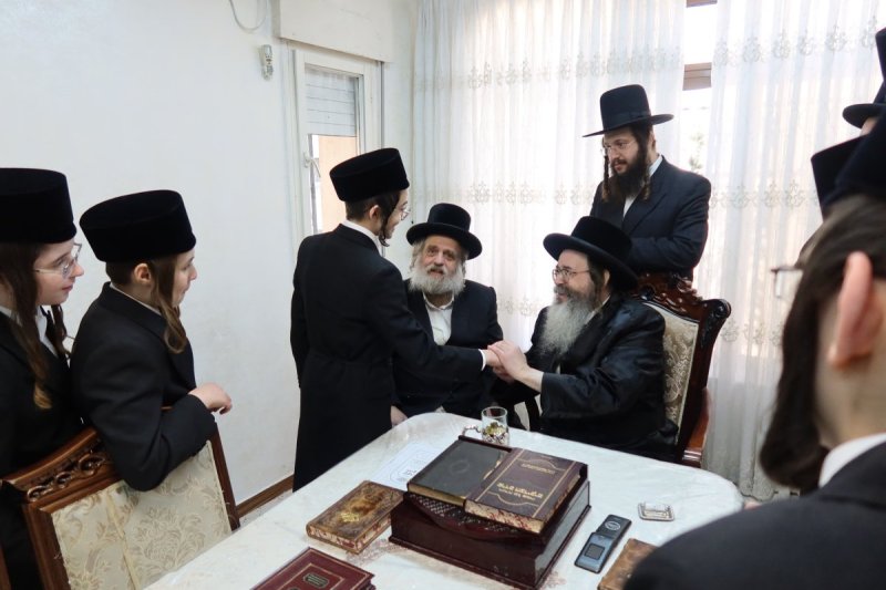 מ. אונגר