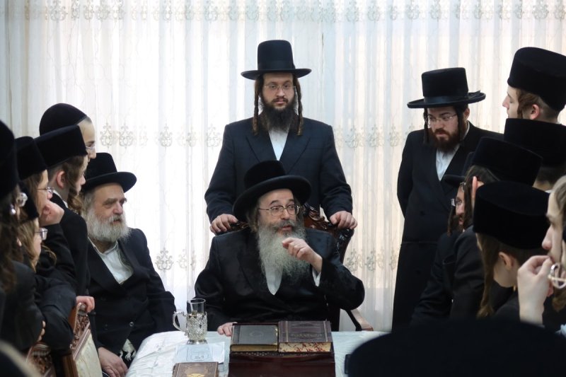 מ. אונגר