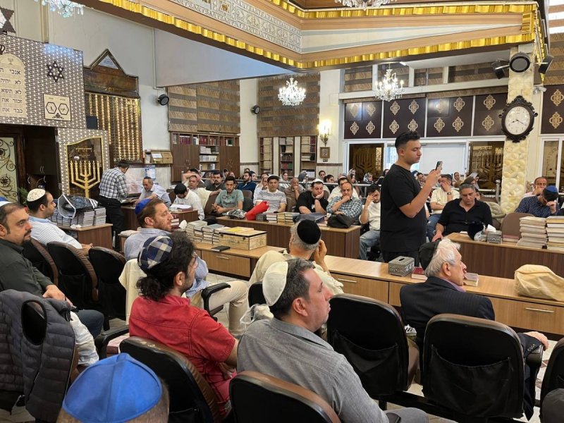 באדיבות המצלם