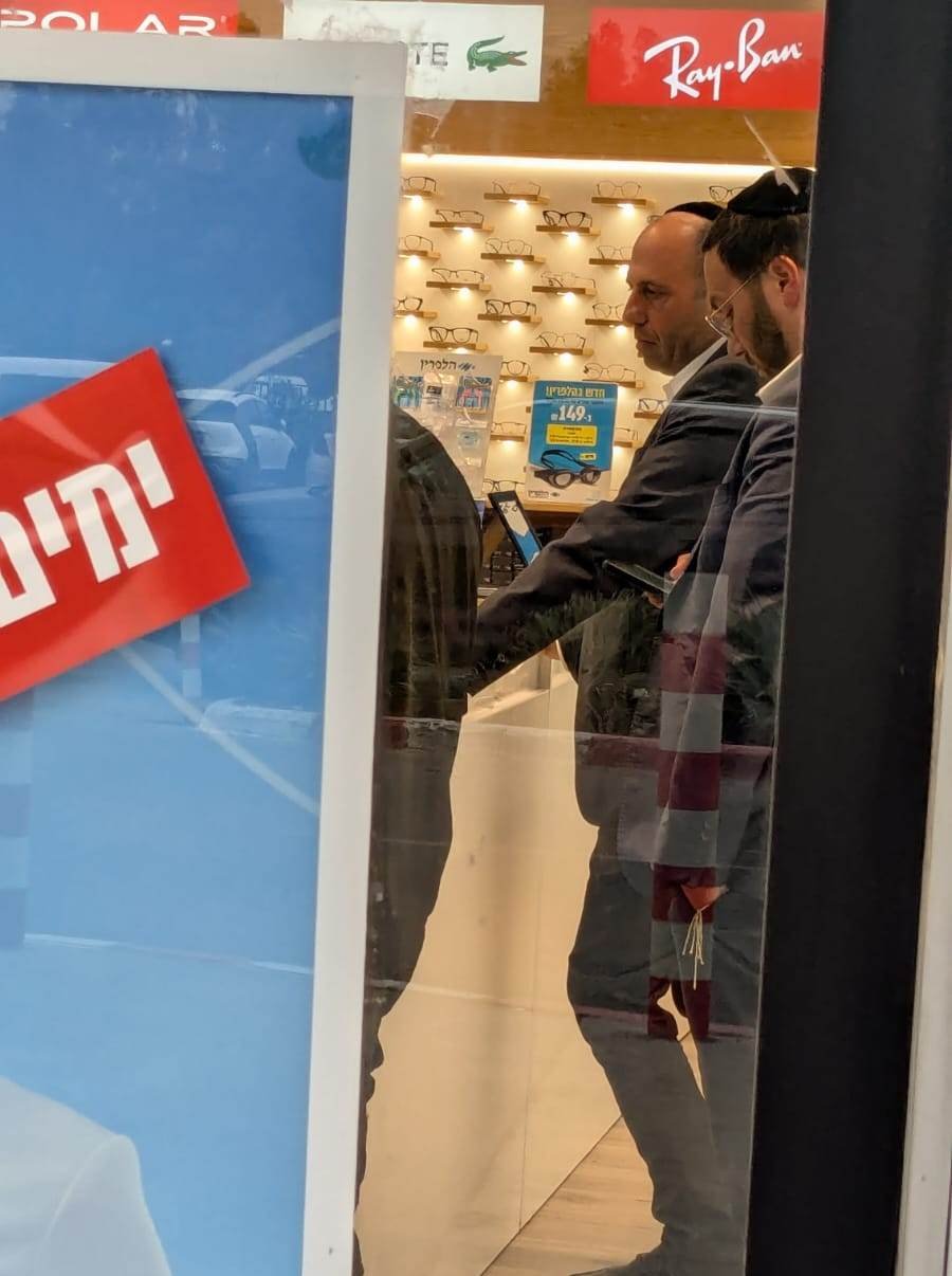 באדיבות המצלם
