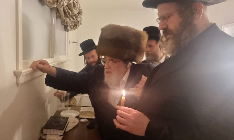 בבית האכסניא בלוס אנג'לס: האדמו"ר מויז'ניץ בדק את החמץ