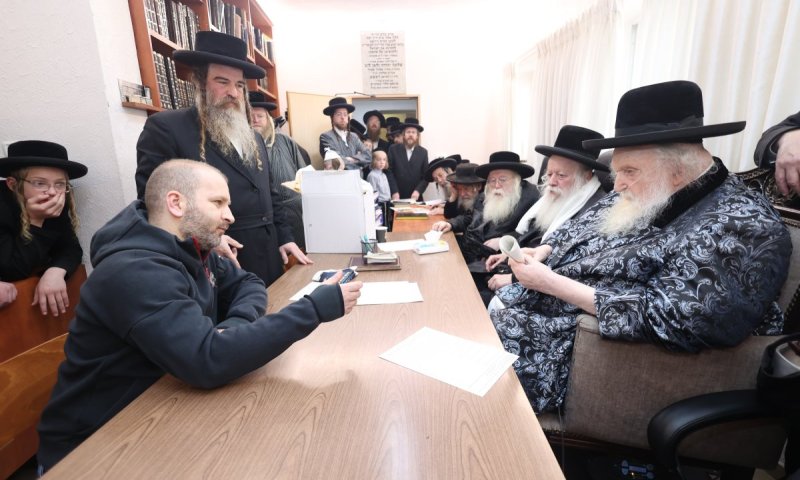 בראשות פוסק הדור: החמץ של 'העדה החרדית' נמכר לגוי