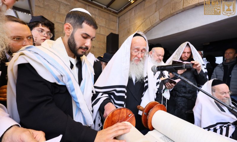 אלי-ה כהן ששוחרר משבי החמאס בירך את קהל האלפים בכותל המערבי