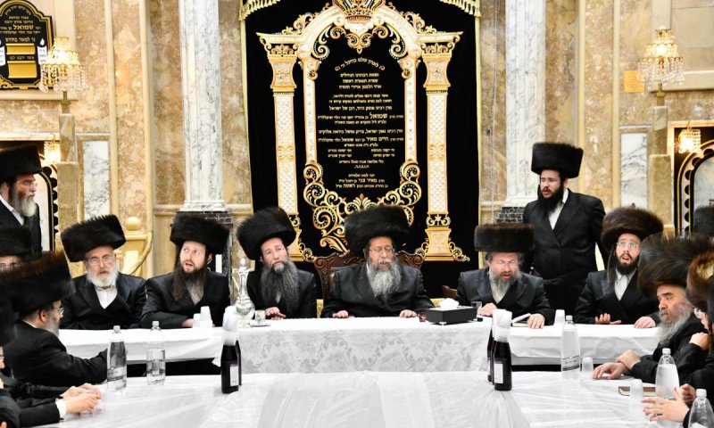 10 שנים לפוסק הדור: הרבי משבט הלוי ערך טיש לסבו