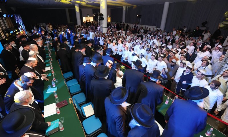 המונים באירוע העשור של הקבלת פני רבו לרבני הציונות הדתית