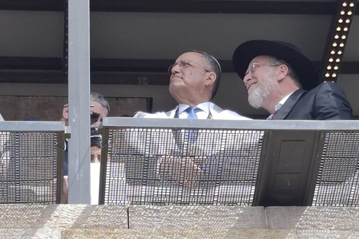 באדיבות המצלם