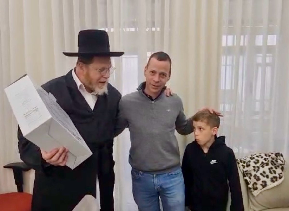 באדיבות המצלם