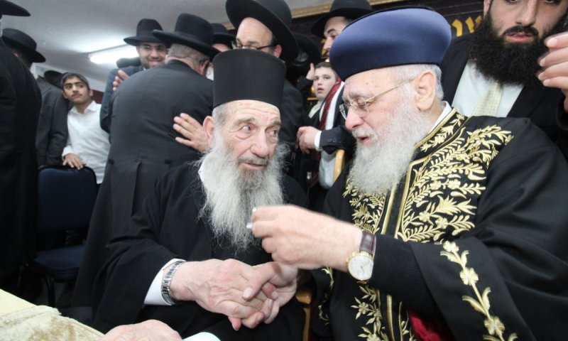 המונים הקבילו את פניהם של נשיא המועצת וחכם ניסים