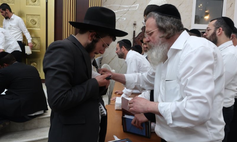 היערכות להלווית הגאון רבי מאיר מאזוז זצ"ל: הצוואה, וביטול מלאכה