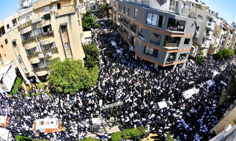 וכבוד גדול עשו לו: רבבות בהלוויית הגאון רבי מאיר מאזוז זצ"ל | תיעוד