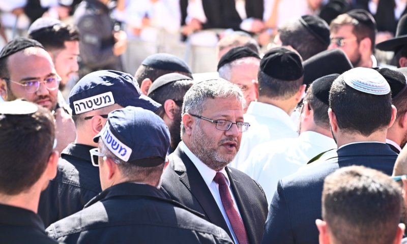 השר בן גביר בהלווית הרב מאזוז: "תמיכתו וברכתו תלווה אותי לעד"