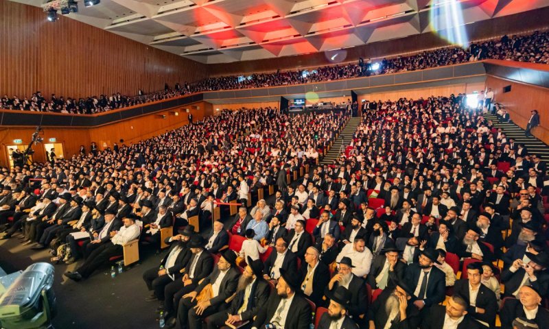 אלפי בני תורה מהעדה הבוכרית במעמד מרומם וחלוקת מלגות