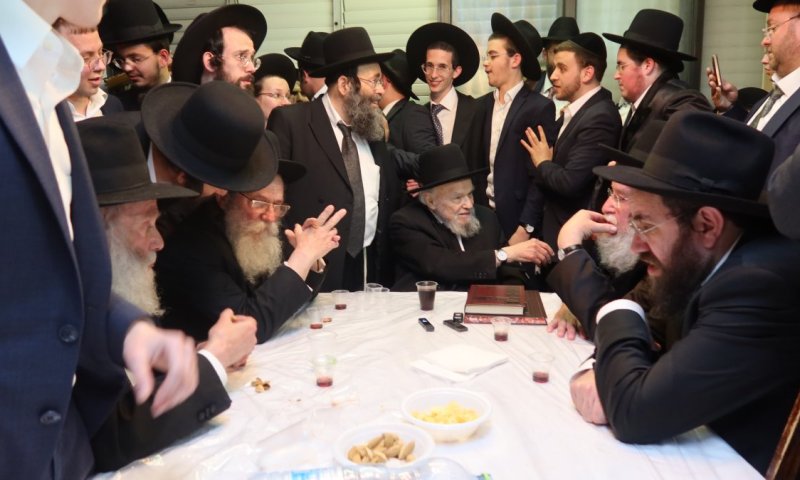 מסכם: אלפים בהקבלת פני רבו ברגל אצל מנהיג עולם הישיבות