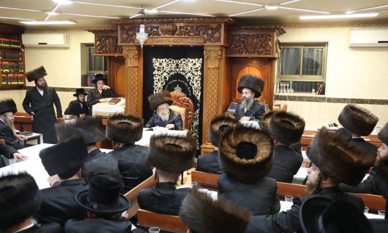 תיעוד מארזי הבירה: הקבלת פני רבו אצל האדמו"ר מקאמרנא