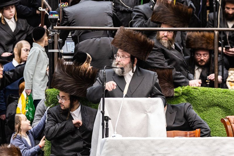 אייזיק י.