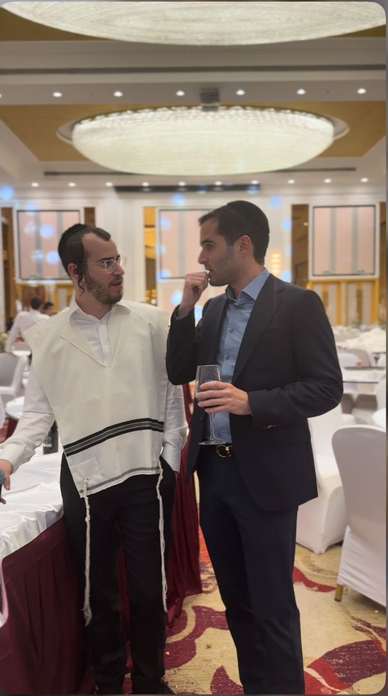 באדיבות המצלם