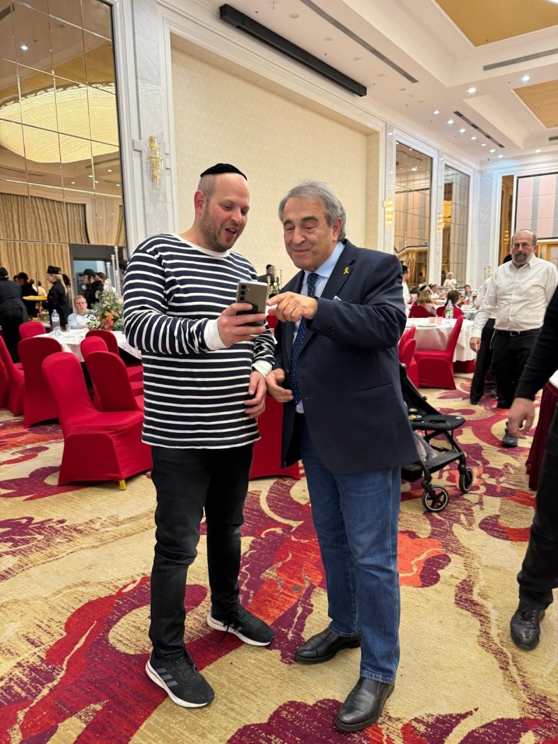 באדיבות המצלם
