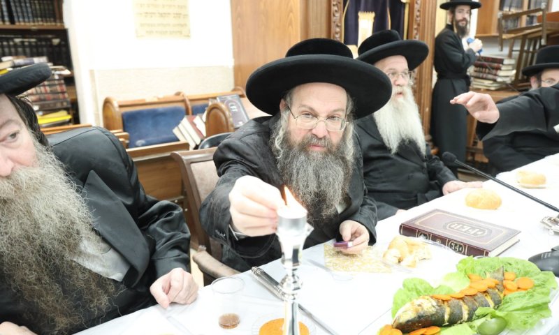 אבד"ק צאנז טשאקווא ערך סעודת הילולא לבעל ה'דברי חיים'
