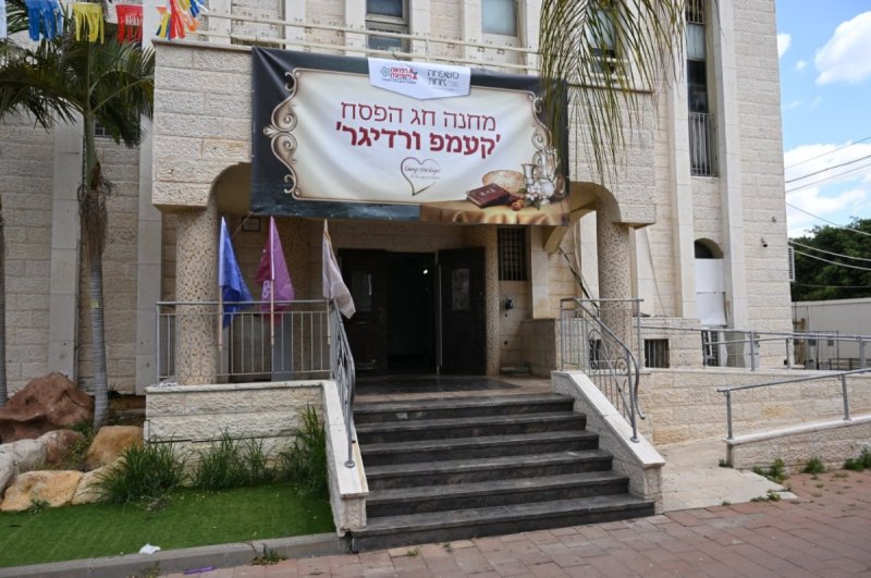 באדיבות המצלם