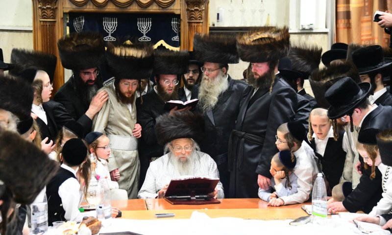 באמצע השבת עברו מקום: הרבי ציין את היארצייט של אביו בב"ב