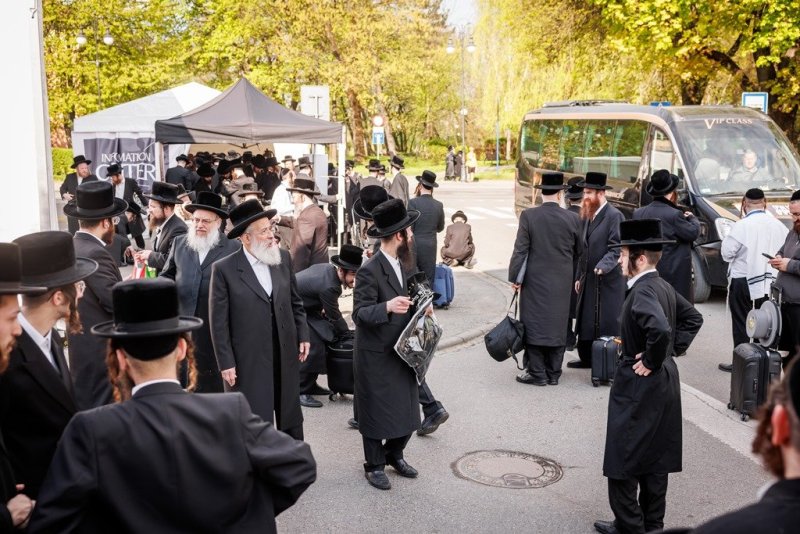 אברומי בלום ואייזיק ג.