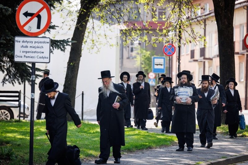 אברומי בלום ואייזיק ג.