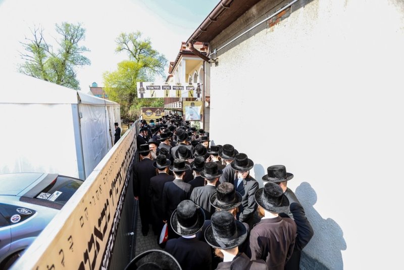 אברומי בלום ואייזיק ג.