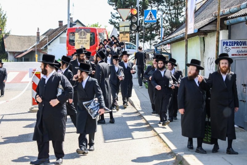 אברומי בלום ואייזיק ג.